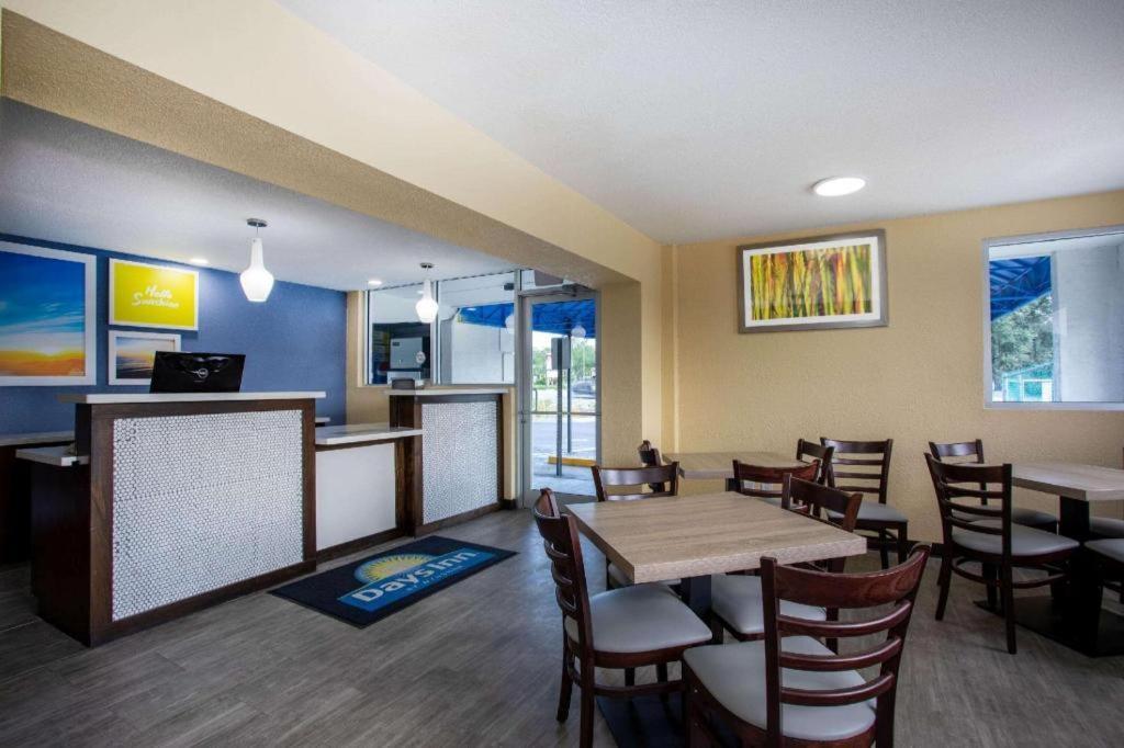 Days Inn By Wyndham Apopka/Orlando Exterior photo